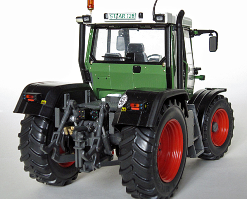 FENDT Xylon 524 miniatuur tractor in schaal 1:32 van het merk Weise Toys