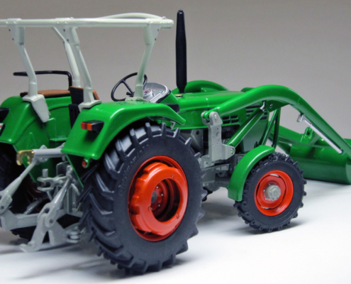 DEUTZ D 45 06 A met voorlader in schaal 1:32 van het merk Weise Toys