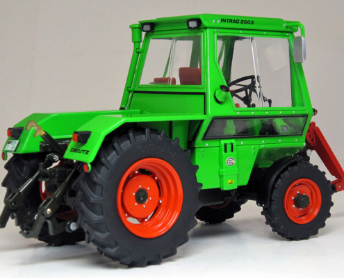 4-1052 DEUTZ Intrac 2003 A miniatuur tractor in schaal 1:32 van het merk weise toys