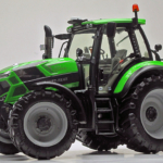 Deutz-Fahr 6165 TTV Warrior miniatuurmodel in schaal 1:32 van het merk weise toys