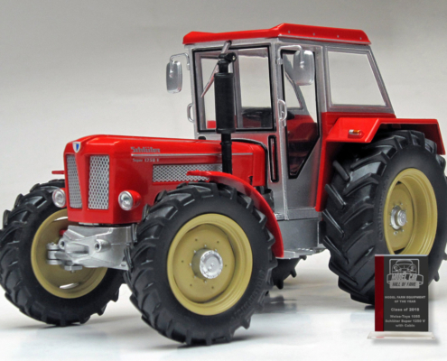 Schlüter Super 1250 V with cabin miniatuur tractor in schaal 1:32 van het merk weise toys