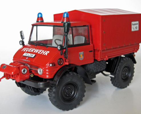 Unimog 406 Fire Department miniatuurmodel in schaal 1:32 van het merk weise toys
