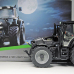 Deutz-Fahr Agrotron 6190 Cshift WARRIOR miniatuur tractor in schaal 1:32 van het merk weise toys