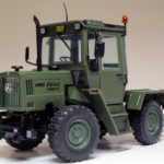 MB-trac 700 K (W440) Koninklijke Luchtmacht schaalmodel in 1:32 van het merk weise toys