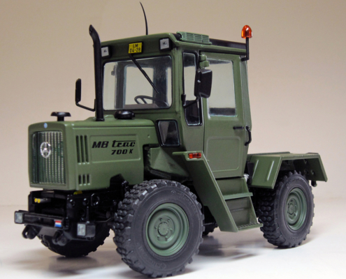 MB-trac 700 K (W440) Koninklijke Luchtmacht schaalmodel in 1:32 van het merk weise toys
