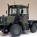 MB-trac 700 K (W440) Koninklijke Luchtmacht miniatuurmodel in schaal 1:32 van het merk weise toys