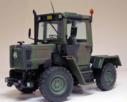 MB-trac 700 K (W440) Koninklijke Luchtmacht miniatuurmodel in schaal 1:32 van het merk weise toys