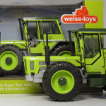 Schlüter Super Trac 1900 TVL anniversary model in schaal 1:32 van het mer weise toys