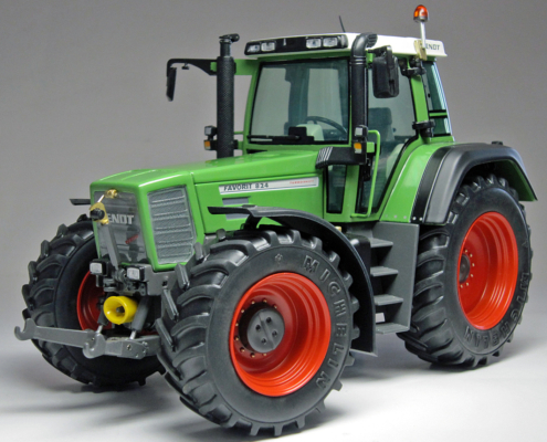 FENDT Favorit 824 miniatuur tractor in schaal 1:32 van het merk Weise Toys