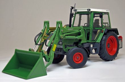 Fendt Favorit 306LS miniatuurtractor met voorladerr