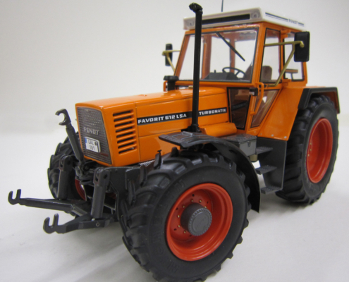 FENDT Favorit 612 LSA Communal miniatuurtractor in schaal 1:32 van het merk weise toys