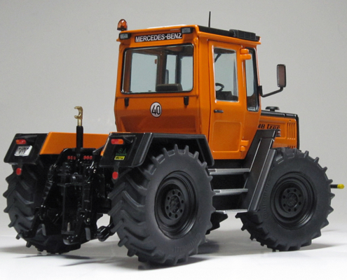 4-1107 MB-trac 1100 (W441) Communal miniatuurtractor in schaal 1:32 van het merk weise toys